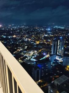 YAKA Trizen Luxury Apartments - 53rd and 51st Floor with Stunning Views