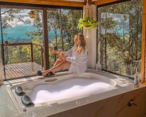 Cabana Romântica na Serra com Hidro, Lareira, Lagos e Trilhas