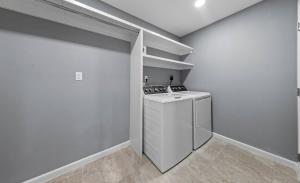 2B1B New Apt Near SPI