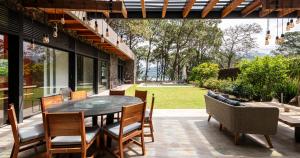 Pedacito de Lago, Lakeview Home