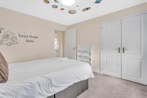 Coventry Retreat - Garden & Parking