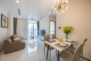 Vinhomes Landmark 81 Apartments- Christine Home