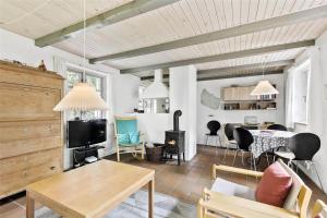 1580-Aakirkeby-Boesparken-17