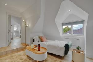 Penthouse Hideaway in Bromley 1BR Free Parking