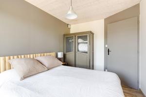 Diane - Beach, Wi-Fi, sleeps 6, Modern and Neat