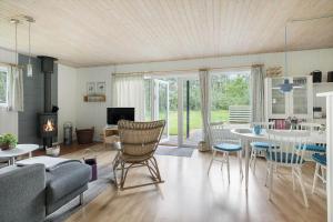 1552-Aakirkeby-Maegardsskoven-9