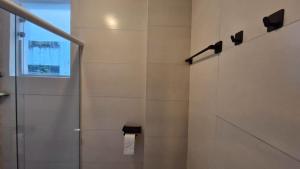 Suíte Aconchegante, bem localizada com AR