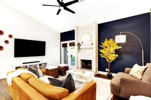 Cozy Gilbert Escape with Hot Tub, BBQ & Fire Pit