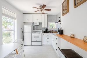 Casa Brisa Galveston Minutes from Beach!