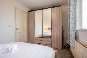 Cozy 2-Bed Home in Middleton