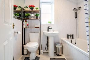 Cozy 2-Bed Home in Middleton