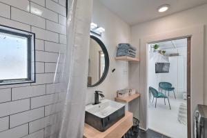 Casa Brisa Galveston Minutes from Beach!