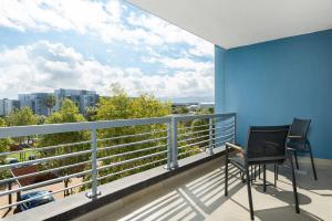 Modern 2 Bed Century City Apartment, Pool and Braai