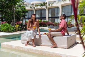 luxury Mistiq Villa private pool and art