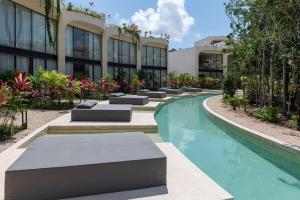 luxury Mistiq Villa private pool and art