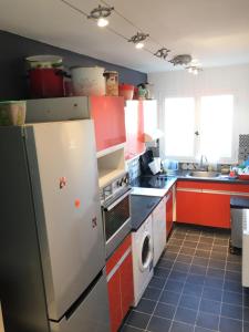 Deauville le paradis des enfants et des bébés -inclusive chaise haute, lit parapluie, baignoire bébé, Tapis déveil, Jeux, vélos, cabine de plage, foot, déguisements,