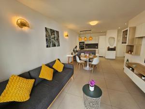 Relaxing 1 BR Flat with terrace and parking