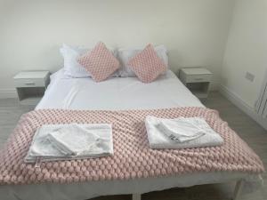 5 Bedroom Modern and Spacious House in London