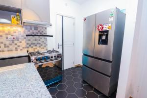 Luxury 2-Bedroom Modern Apartment