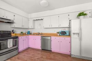 The Swiftie Suite Taylor themed Oasis in Midtown