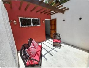 1 Minute Walk to the Beach!