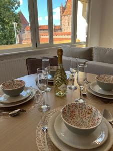 10 METRÓW OD ZAMKU Malbork