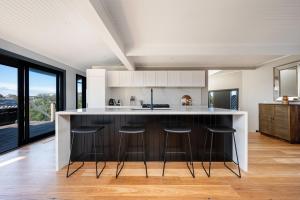 Capeviews on Higgins with separate Studio