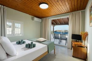 Art Sounion, Seafront Elegance