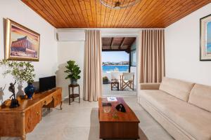 Art Sounion, Seafront Elegance