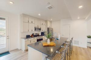 Carving Pointe Lookout