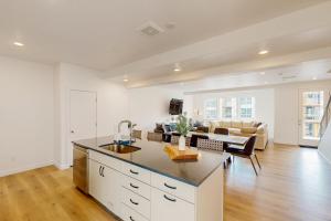 Carving Pointe Lookout