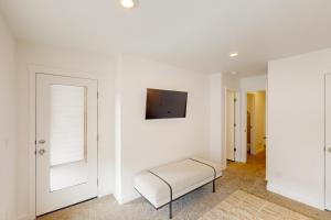 Carving Pointe Lookout