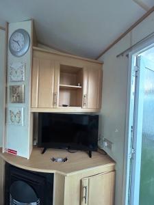 DMJ Caravan 6 Berth The Chase Ingoldmells