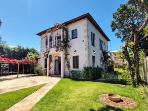 Villa Brama Mare - 4 suítes, piscina, sala de jogos