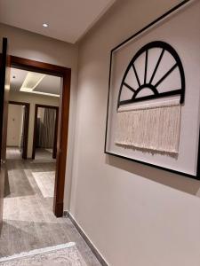 شقة بثلاث غرف فاخرة وبطراز أنيق