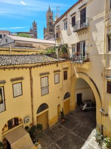 Apartment at Palace Patricolo at Historical Center