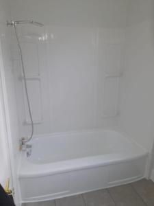 Bright & Chic 3-Bedroom Unit for Family or Business by UofA Whyte Ave Downtown in Edmonton