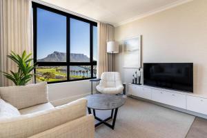 Modern 1 Bedroom Table Mountain View Hideaway, Milnerton