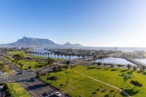 Modern 1 Bedroom Table Mountain View Hideaway, Milnerton