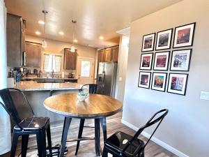 Charming 2BR Cottage Near Freeway-Cul-de-sac