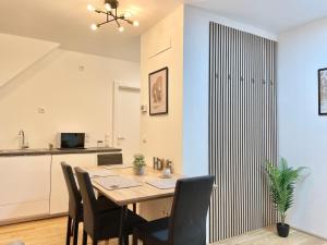 Modern Rooftop Apartment with Free Parking