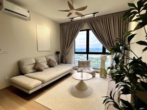 Calm MUJI-Inspired Home - Stunning Sunset View - Steps To IOI City Mall - Your Best Urban Retreat