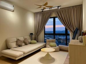 Calm MUJI-Inspired Home - Stunning Sunset View - Steps To IOI City Mall - Your Best Urban Retreat