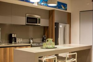 Modern 1bd-2bth with Sofa Bed Near the beach