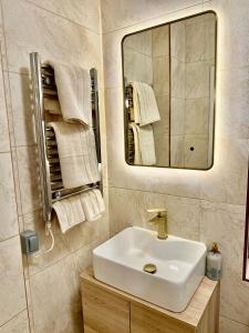 Double Deluxe Centre Apartment- Free Parking - Self Check-In - Cctv