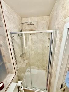 Double Deluxe Centre Apartment- Free Parking - Self Check-In - Cctv