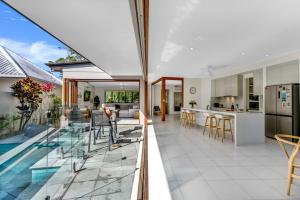 Belle Escapes Sunset Boulevard