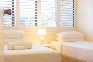 Surfrider - Beach front apartment with pool