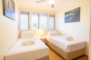 Surfrider - Beach front apartment with pool