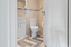 6 Beds, 3 Baths, Harrow, Wembley, London 20mins Train to Wembley Stadium, London Marylebone